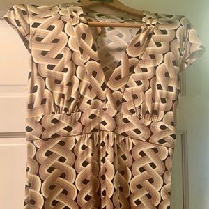 Trina Turk women’s size 8 100% silk Art Deco style short sleeves